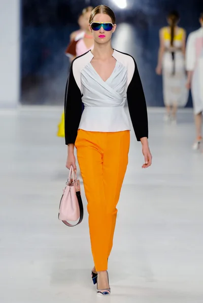 Look 17
